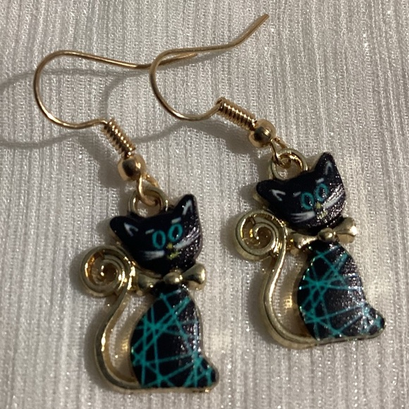 😸Set of Adorable GoldTone Painted Acrylic Hook Drop Cat/Kitten Earrings - Picture 5 of 15
